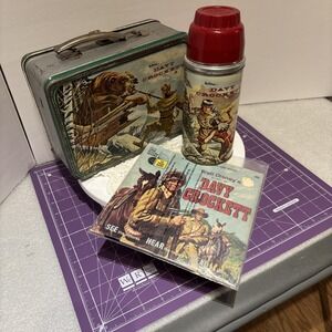 Vintage Davy Crockett Lunchbox And Matching Thermos 1955 + record book